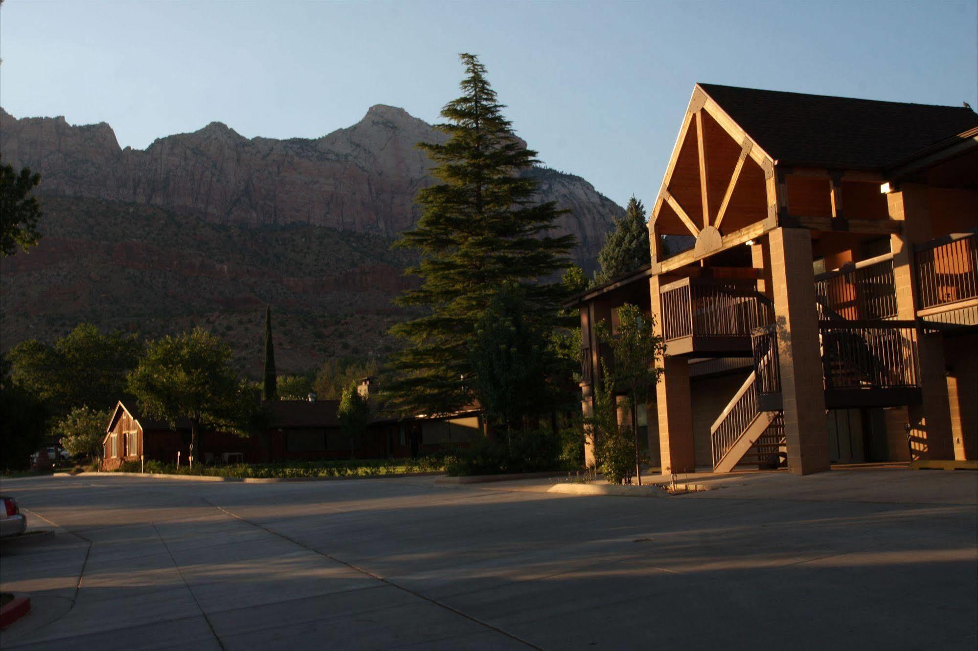 Driftwood Lodge Спрингдейл Экстерьер фото